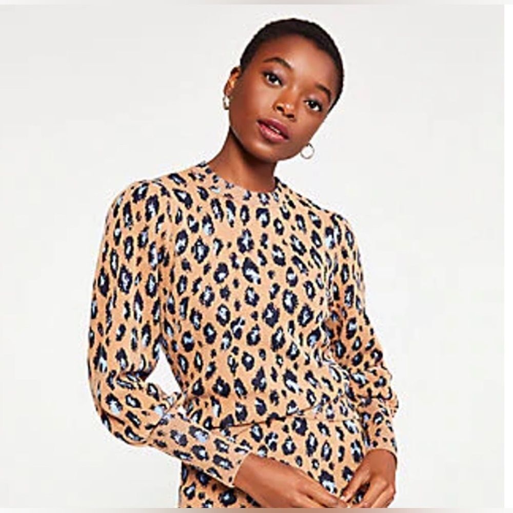 Leopard Jacquard Puff Sleeve Leopard Print Sweater. Wide ribbed cuff. Small. New